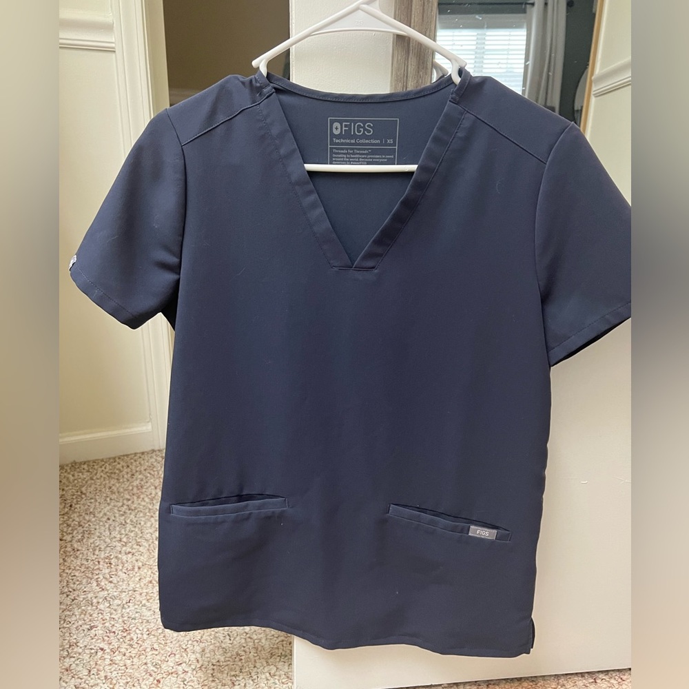 Quiet navy figs top
